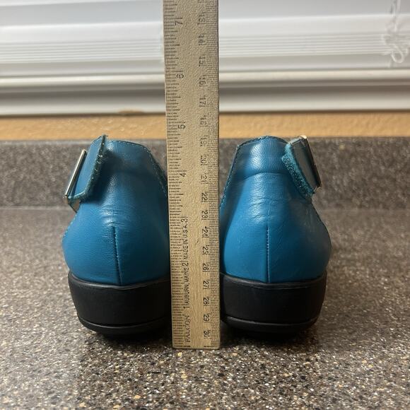 Gravity Defyer Sandals Blue Womens 7M Textured Leather Ankle Strap Open Toe Snap - Picture 9 of 11